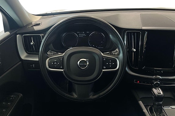Volvo XC60 12 of 23