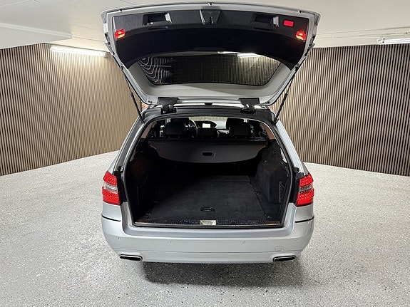 Mercedes-Benz E220 19 of 19