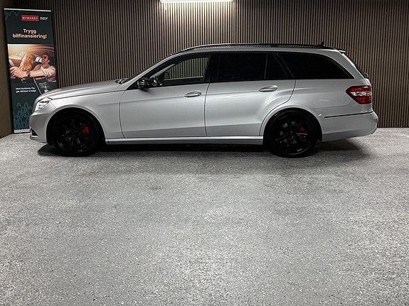 Mercedes-Benz E220 4 of 5