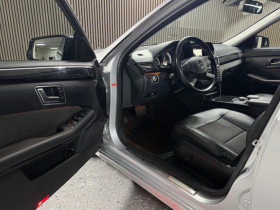 Mercedes-Benz E220 10 of 19