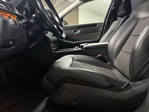 Mercedes-Benz E220 15 of 19