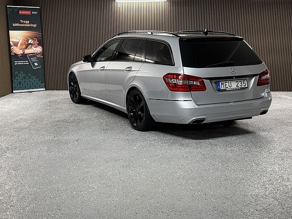Mercedes-Benz E220 5 of 5