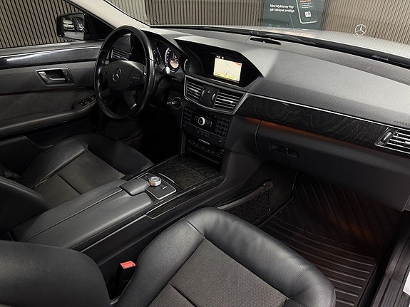 Mercedes-Benz E220 12 of 19