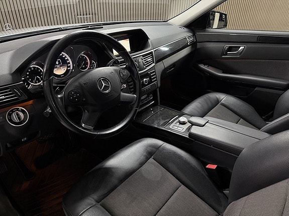 Mercedes-Benz E220 11 of 19