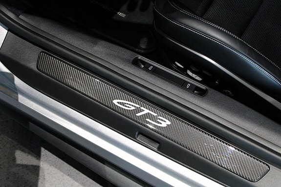 Porsche 911 14 of 18