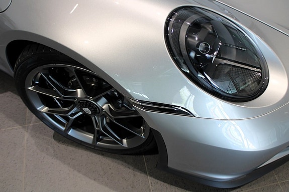 Porsche 911 8 of 18