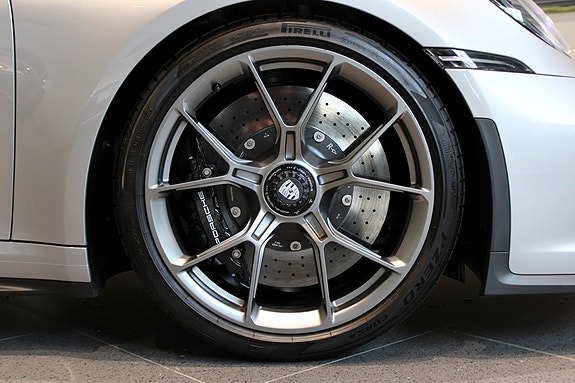 Porsche 911 9 of 18