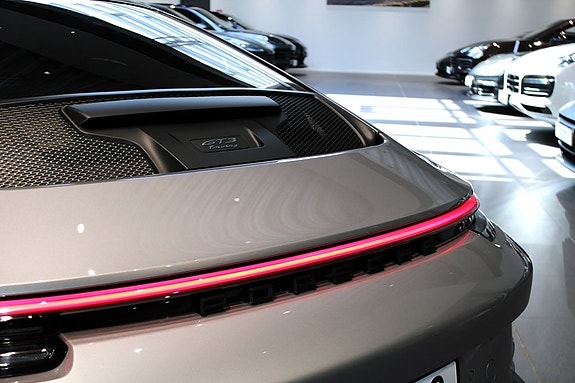 Porsche 911 16 of 18