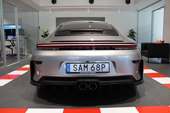 Porsche 911 4 of 5