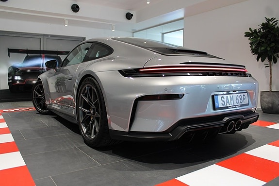 Porsche 911 2 of 5