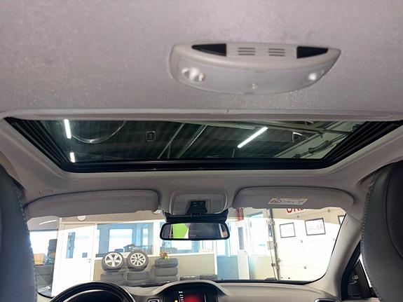 Volvo V70 6 of 8