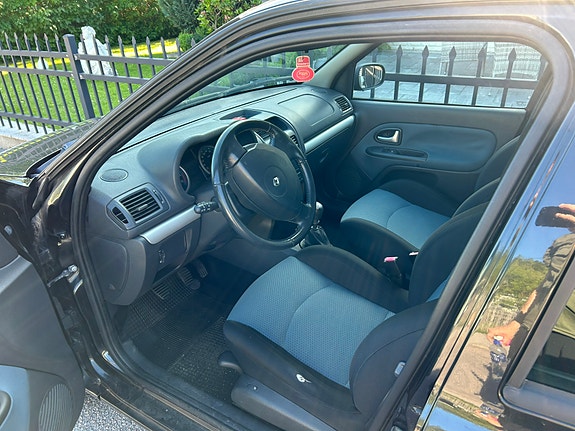 Renault Clio 2 of 3