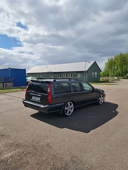 Volvo V70 4 of 5