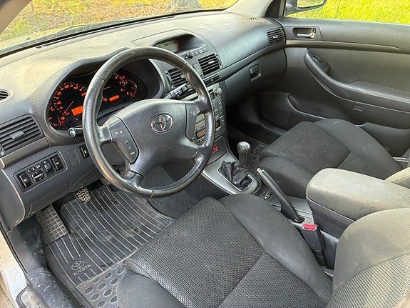 Toyota Avensis 5 of 5