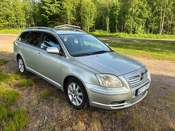 Toyota Avensis 3 of 5