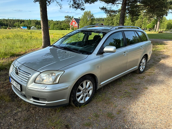 Toyota Avensis 4 of 5