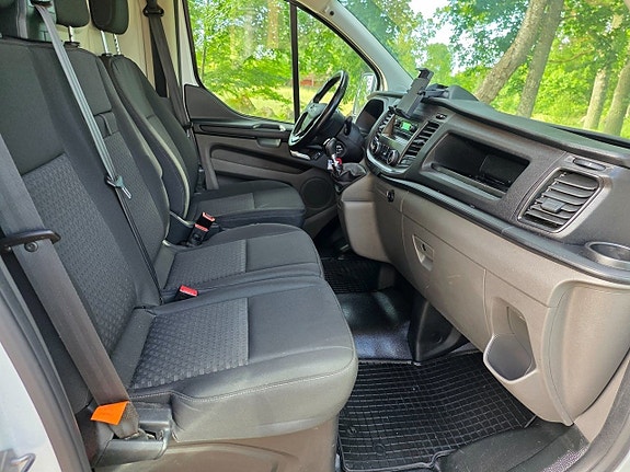 Ford Transit Custom 9 of 12