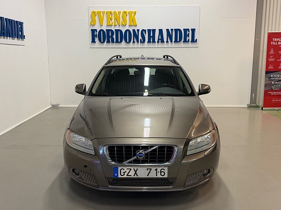 Volvo V70 2 of 5