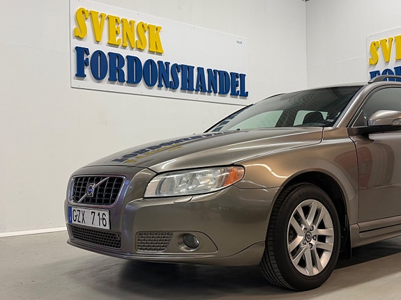 Volvo V70 4 of 5