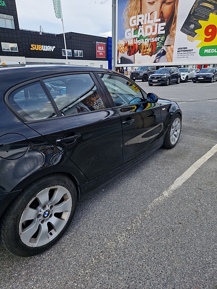BMW 118d 4 of 5