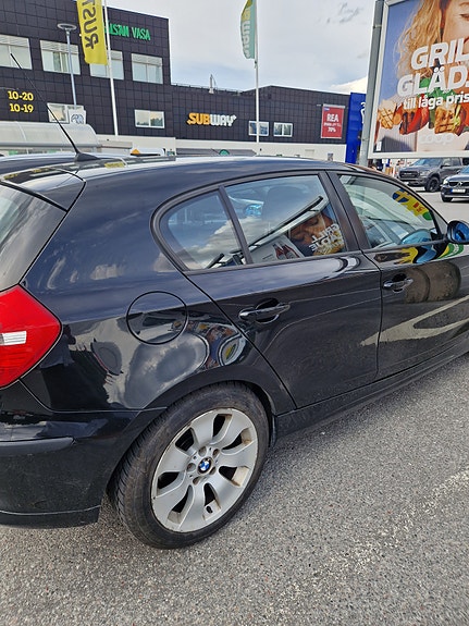 BMW 118d 3 of 5