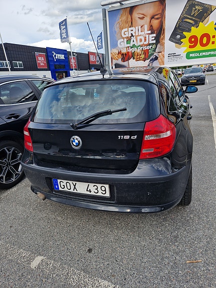BMW 118d 6 of 8