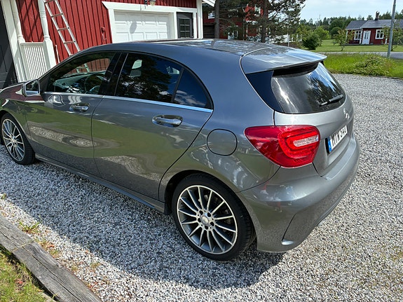 Mercedes-Benz A200 4 of 5