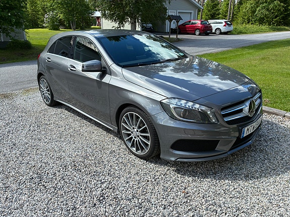 Mercedes-Benz A200 2 of 5