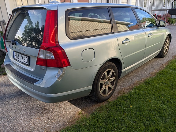 Volvo V70 3 of 10
