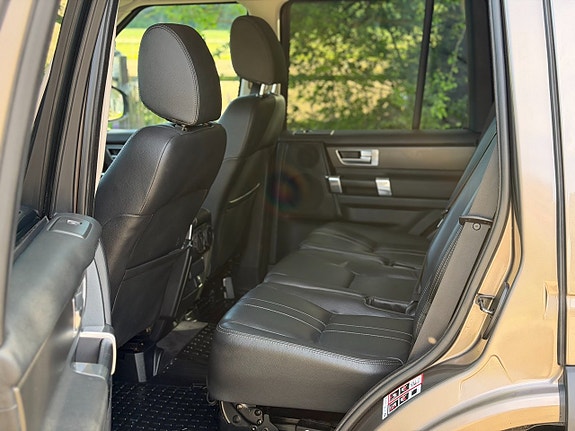 Land Rover Discovery 16 of 26