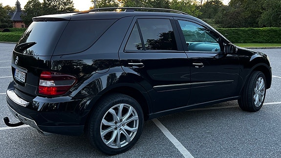 Mercedes-Benz ML320 5 of 5
