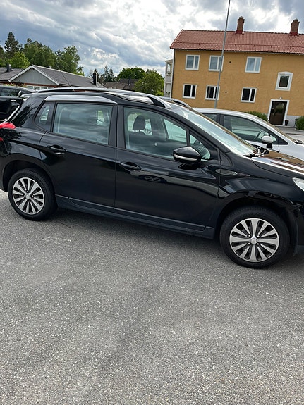 Peugeot 2008 3 of 5