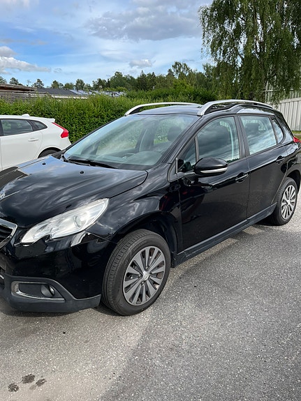 Peugeot 2008 2 of 5