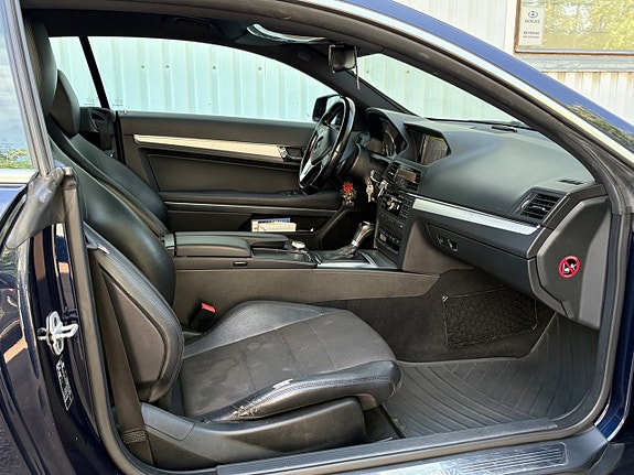 Mercedes-Benz E350 11 of 16