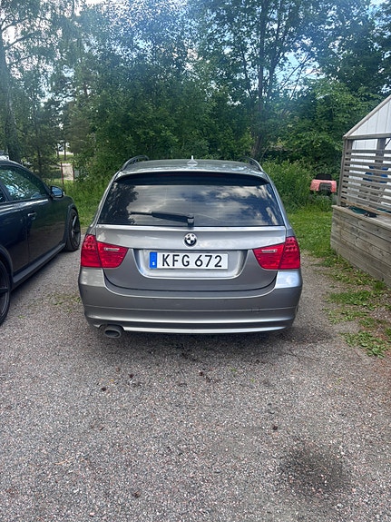 BMW 320d 4 of 5