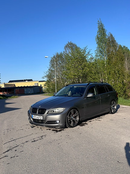 BMW 320d 3 of 5