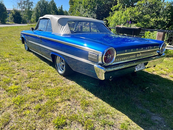 Ford Galaxie 4 of 5