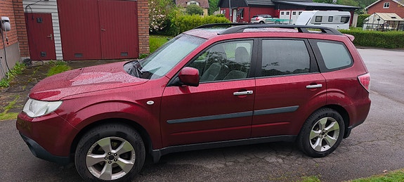Subaru Forester 2 of 5