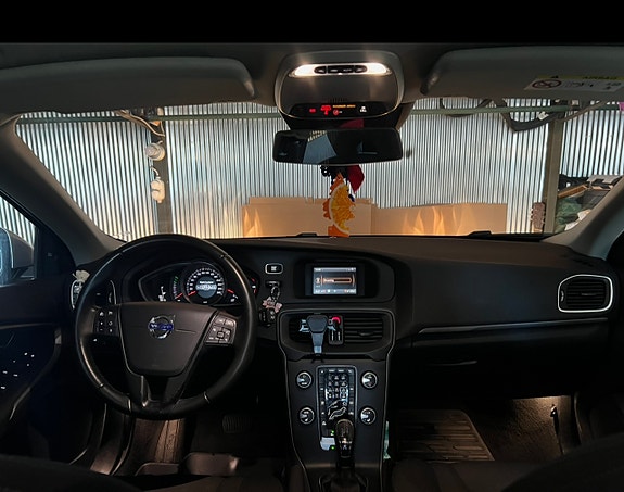 Volvo V40 3 of 8