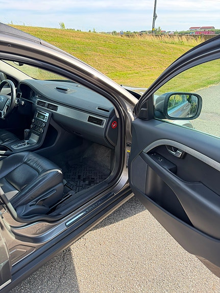 Volvo XC70 12 of 17