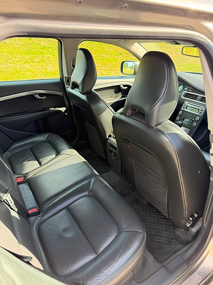 Volvo XC70 10 of 17