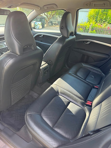 Volvo XC70 11 of 17