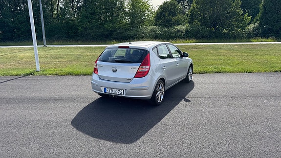 Hyundai i30 2 of 5