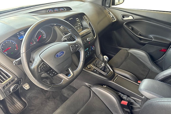 Ford Focus 10 of 26
