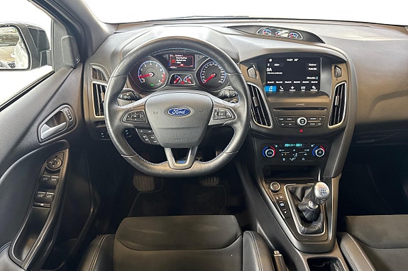 Ford Focus 12 of 26