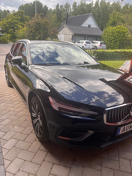 Volvo V60 2 of 5