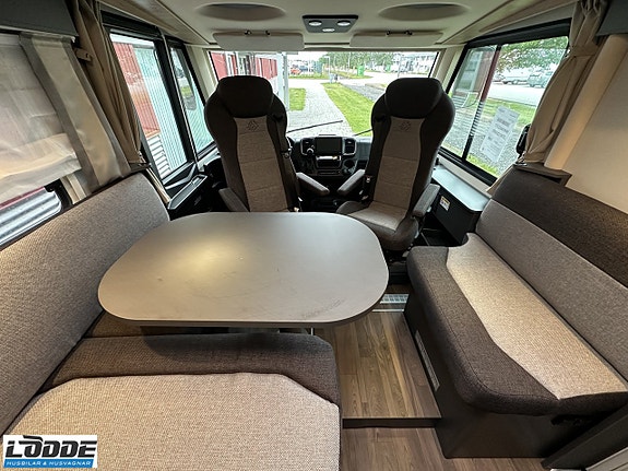 Knaus L!VE I 700 MEG 6 of 14