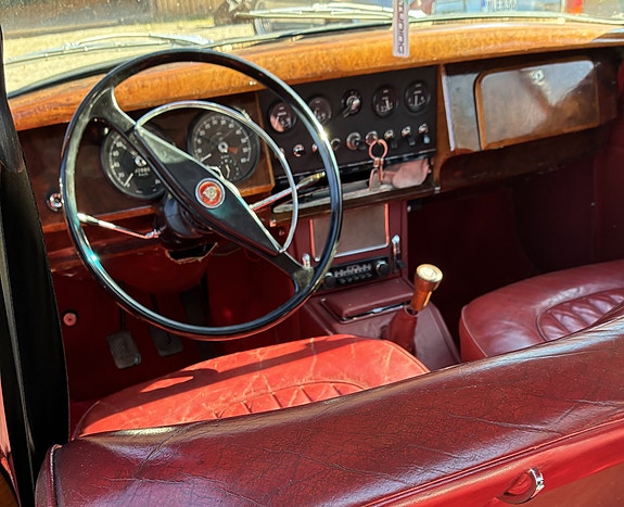 Jaguar XK 4 of 4