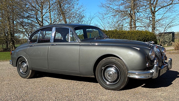 Jaguar XK 3 of 4