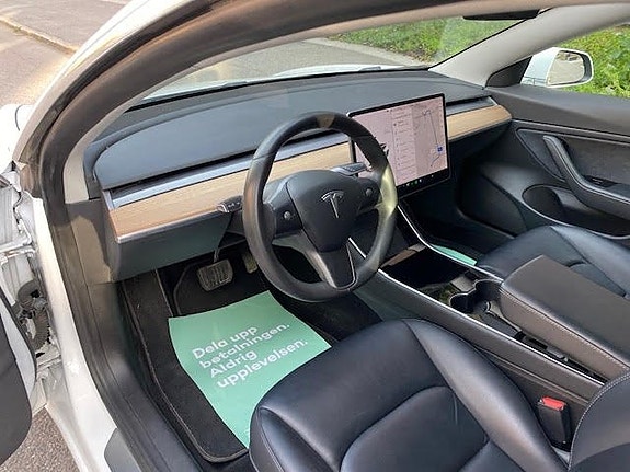 Tesla Model 3 19 of 24